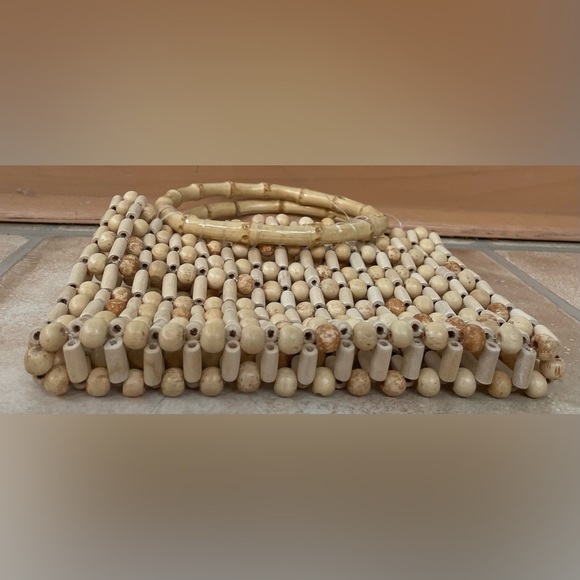 Handcrafted summer vintage tan wood beaded clutch bag with circle handles - Picture 3 of 4